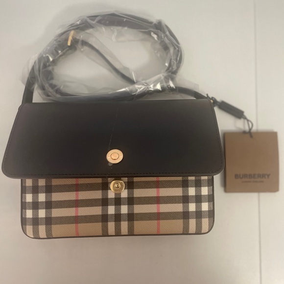 Burberry Black and Tan Crossbody Bag with Iconic Design - Picture 3 of 6